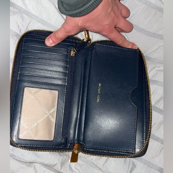 Michael Kors Adele Logo Jacquard Smartphone Wallet - Picture 6 of 7